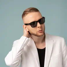 收听 Adam Daniels、观看音乐视频、阅读小传、查看巡演日期等 ！