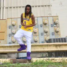 聆聽 King D Witcher、觀看音樂影片、閱讀小傳、查看巡演日期等！