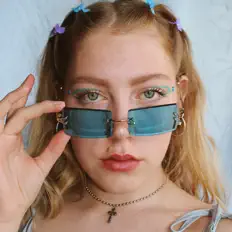 Listen to Rozie Gia, watch music videos, read bio, see tour dates & more!