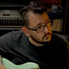 聆聽 Echos in the Wellhouse、觀看音樂影片、閱讀小傳、查看巡演日期等！