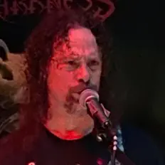 Dengarkan Thud Bukit, tonton video musik, baca bio, lihat tanggal tur & lainnya!