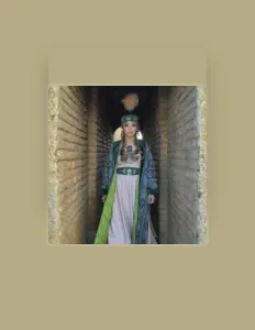 聆聽 Қарлығаш Сырлыбекқызы、觀看音樂影片、閱讀小傳、查看巡演日期等！