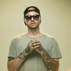 Ouça Raine Wilder, assista a videoclipes, leia a biografia, veja as datas das turnês e mais!