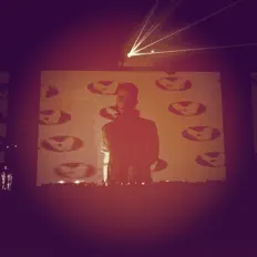 Escucha a James Revill, mira vídeos musicales, lee la biografía, consulta fechas de giras y mucho más.