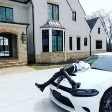 Timmii TwinTwin सुनें, म्यूज़िक वीडियो देखें, बायो पढ़ें, दौरे की तारीखें और बहुत कुछ देखें!