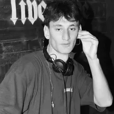 Dengarkan Inadze, tonton video musik, baca bio, lihat tanggal tur & lainnya!