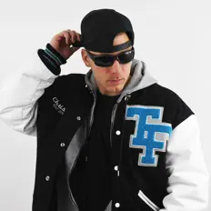 Écoutez ChrisCo, regardez des vidéoclips, lisez la biographie, consultez les dates de tournée et plus encore !