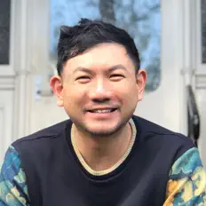 Poslechněte si interpreta Ming Quay, sledujte hudební videa, přečtěte si životopis, podívejte se na data turné a další informace.
