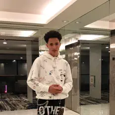 Ouve Steezyy, vê vídeos de música, lê a biografia, vê as datas da digressão e muito mais!