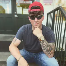 聆聽 Empt、觀看音樂影片、閱讀小傳、查看巡演日期等！