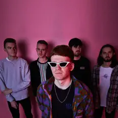 Dengarkan Origami Tsunami, tonton video musik, baca bio, lihat tanggal tur & lainnya!