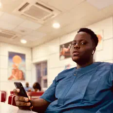 Ouve Lyrical Bandit, vê vídeos de música, lê a biografia, vê as datas da digressão e muito mais!