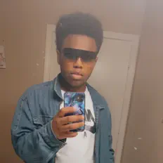 King Brazy dinle, müzik videolarını izle, biyografisini oku, tur tarihlerini ve daha fazlasını gör!