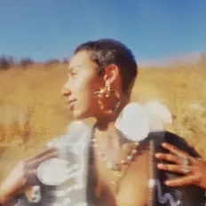 收听 ESME、观看音乐视频、阅读小传、查看巡演日期等 ！