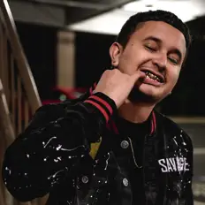 聆聽 LIL.C、觀看音樂影片、閱讀小傳、查看巡演日期等！