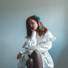 Vesnàを聴いたり、ミュージックビデオを鑑賞したり、経歴やツアー日程などを確認したりしましょう！