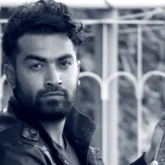 Dengarkan Aditya Thakur, tonton video musik, baca bio, lihat tanggal tur & lainnya!