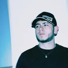 Dengarkan Velay, tonton video musik, baca bio, lihat tanggal tur & lainnya!