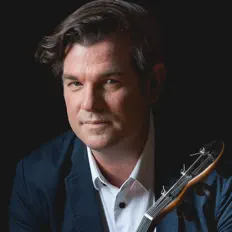 Pascal Valoisを聴いたり、ミュージックビデオを鑑賞したり、経歴やツアー日程などを確認したりしましょう！