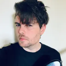 Poslechněte si interpreta Skateboard Dinosaur, sledujte hudební videa, přečtěte si životopis, podívejte se na data turné a další informace.