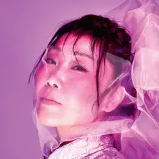 聆聽 Namgar、觀看音樂影片、閱讀小傳、查看巡演日期等！
