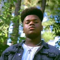 Poslechněte si interpreta Lunmctik, sledujte hudební videa, přečtěte si životopis, podívejte se na data turné a další informace.