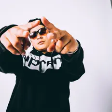 Dengarkan Dannyb, tonton video musik, baca bio, lihat tanggal tur & lainnya!