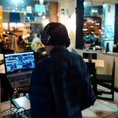 Dengarkan DJ Joaquin Zapata, tonton video musik, baca bio, lihat tanggal tur & lainnya!