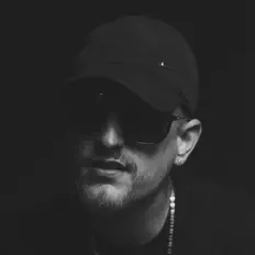 RAGOを聴いたり、ミュージックビデオを鑑賞したり、経歴やツアー日程などを確認したりしましょう！