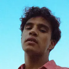 Escucha a XreySama, mira videos musicales, lee su biografía, consulta las fechas de las gira y más.