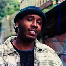 聆聽 Lumii、觀看音樂影片、閱讀小傳、查看巡演日期等！