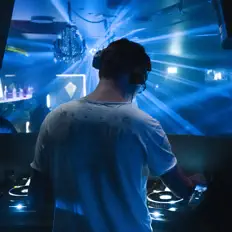 收听 LIFORCE、观看音乐视频、阅读小传、查看巡演日期等 ！