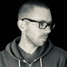 Justin Biancoを聴いたり、ミュージックビデオを鑑賞したり、経歴やツアー日程などを確認したりしましょう！
