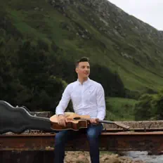 Ascolta Ronan McGinty, guarda video musicali, leggi la biografia, vedi le date del tour & altro!