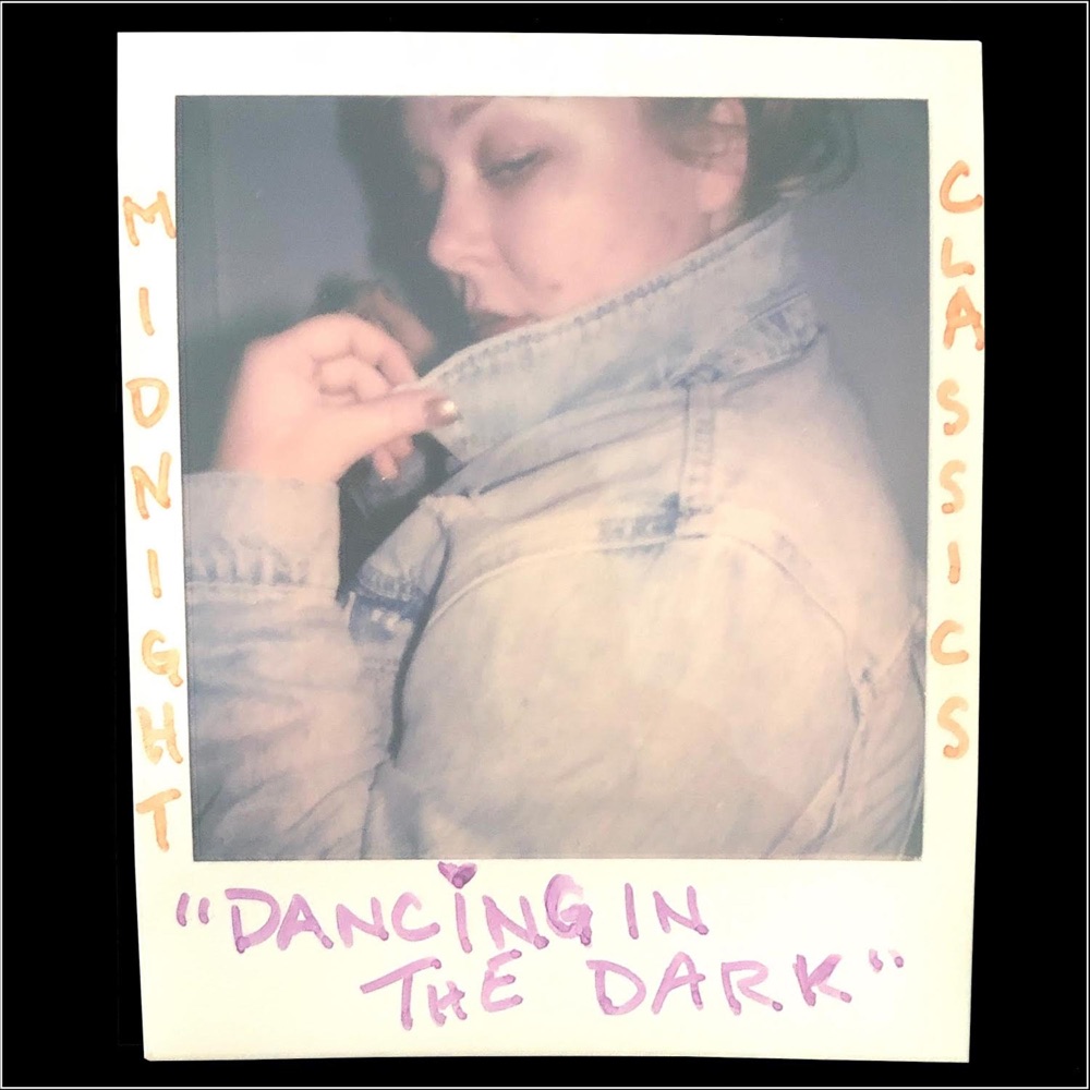 Обложка альбома «Dancing in the Dark - Single» — Audra Mae