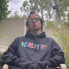 收听 Realitay、观看音乐视频、阅读小传、查看巡演日期等 ！