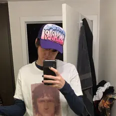 Ouça EEN, assista a videoclipes, leia a biografia, veja as datas das turnês e mais!