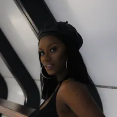 Escucha a Tonia Soulbird, mira videos musicales, lee su biografía, consulta las fechas de las gira y más.