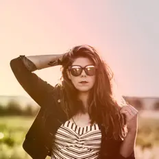Dengarkan Melanie Brulée, tonton video musik, baca bio, lihat tanggal tur & lainnya!