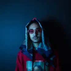 Escucha a Faro, mira videos musicales, lee su biografía, consulta las fechas de las gira y más.