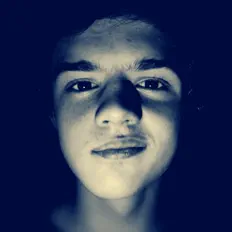 聆聽 Ollie Jones、觀看音樂影片、閱讀小傳、查看巡演日期等！