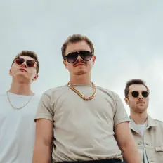 Ακούστε περιεχόμενο από Fresh Fruit!, παρακολουθήστε μουσικά βίντεο, διαβάστε το βιογραφικό, δείτε ημερομηνίες περιοδείας, και πολλά ακόμη!