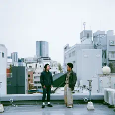 Hör dir YCLV an, schau dir Musikvideos an, lies die Biografie, finde Tourdaten und mehr!