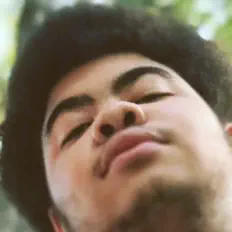 Poslechněte si interpreta KingSuede, sledujte hudební videa, přečtěte si životopis, podívejte se na data turné a další informace.