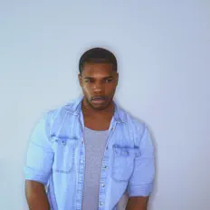 Chaun सुनें, म्यूज़िक वीडियो देखें, बायो पढ़ें, दौरे की तारीखें और बहुत कुछ देखें!