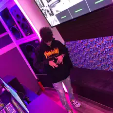 King Jを聴いたり、ミュージックビデオを鑑賞したり、経歴やツアー日程などを確認したりしましょう！