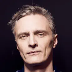 Luister naar Meri, bekijk muziekvideo's, lees de bio, bekijk de tourdata, en meer!