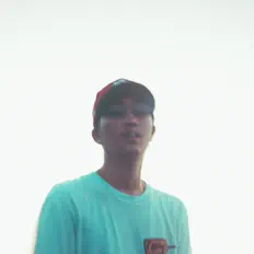 聆聽 Horrorman、觀看音樂影片、閱讀小傳、查看巡演日期等！