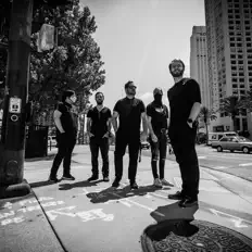 收听 Life in Discord、观看音乐视频、阅读小传、查看巡演日期等 ！