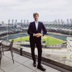 Écoutez QUELLS, regardez des vidéoclips, lisez la biographie, consultez les dates de tournée et plus encore !